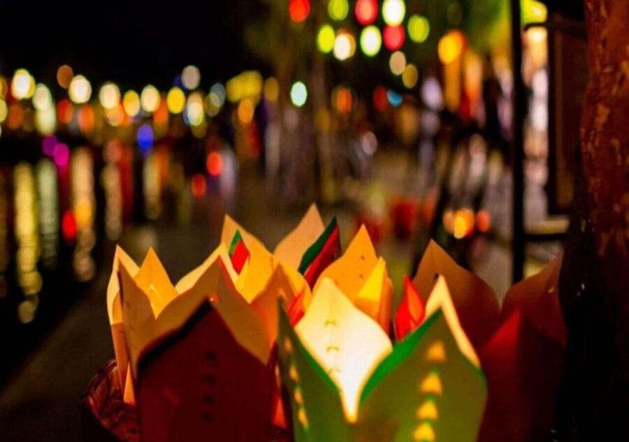 Hoi An: Night Boat Trip and Release Lantern at Hoai River - Meeting point on Tran Phu Street and the 19:00 to 20:00 bottleneck
