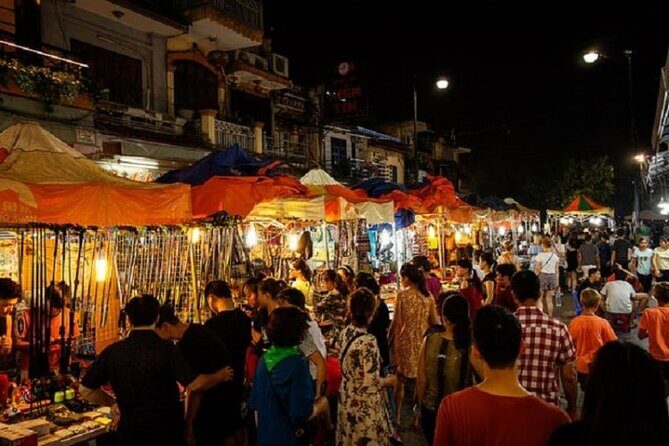 Hoi An Night Food Tour Motorbike & Lantern Cruise by Lady Rider - Stop 2: Hoi An Ancient Town lanes and classic dishes