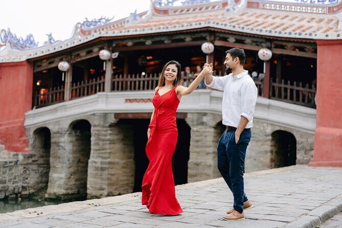 Hoi An Pre Wedding Standard Package - Meeting at Hoi An Art Gallery: a calm, no-fuss start