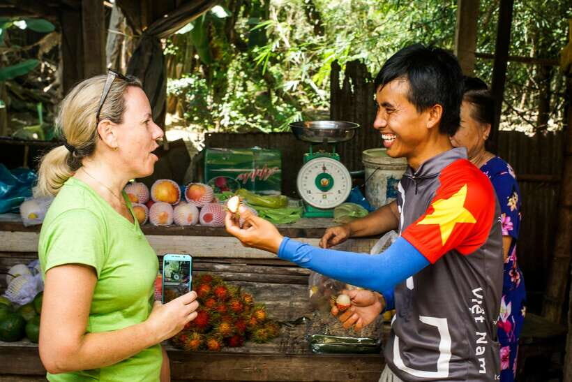 Hoi An: Private Cycling to My Son Sanctuary with Local Guide - Stop 1 to Stop 2: Starting at Discova and Getting Your Bearings in Old Town