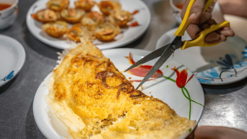 Hoi An: Private Evening Food Tour by Bike - Bánh Xèo and Local Hospitality at a Family-Welcoming Spot