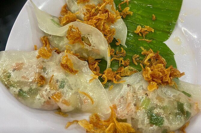 Hoi An Street Food Walking Tour with Local Foodies - Stop 3: Cơm gà chicken rice, where the comfort is in the routine