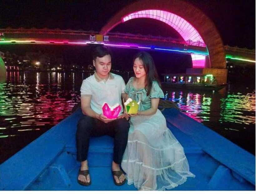 Hoi An: Thu Bon River Flower Lantern Experience - What to bring (and what to skip)