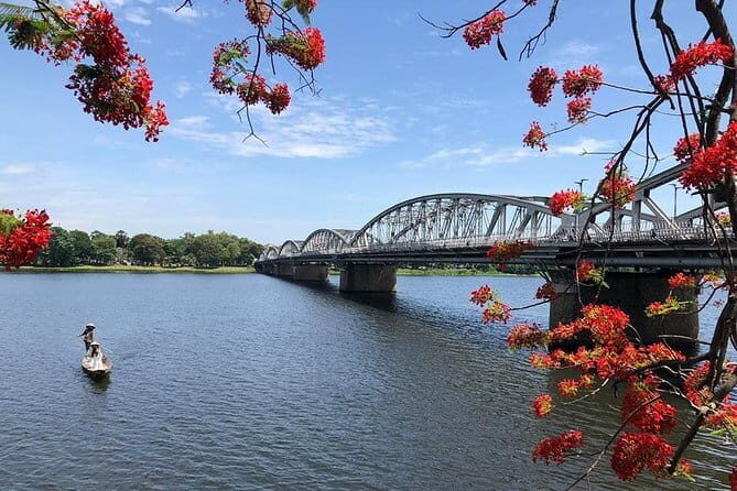 Hoi An to Da Nang Transfer - By Car - When things change: how a replacement car helps your day