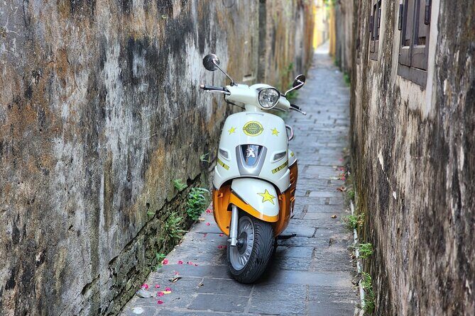 Hoi An Vespa Tours: Hoi An Highlights and Hidden Gems - First stop in Hoi An Ancient Town: get oriented without the stress