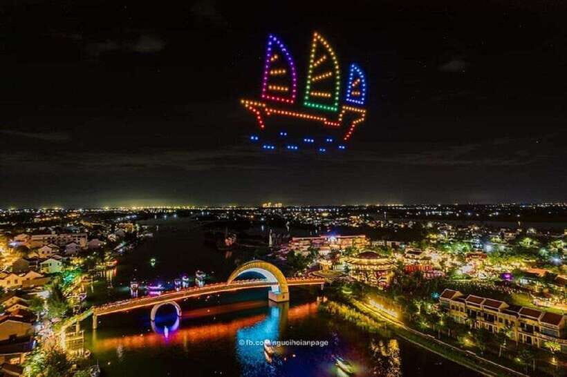 HoiAn Lantern Cruise Private/Sunset/Sunrise/Lighting Lantern - The lantern moment: lighting a lotus and making a wish