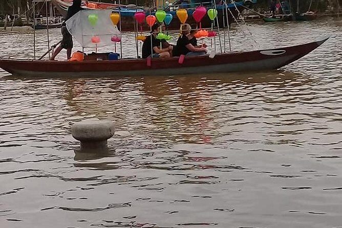HoiAn Small Boat By Night on Bach Dang River - The 20-minute boat glide: what you’ll actually see