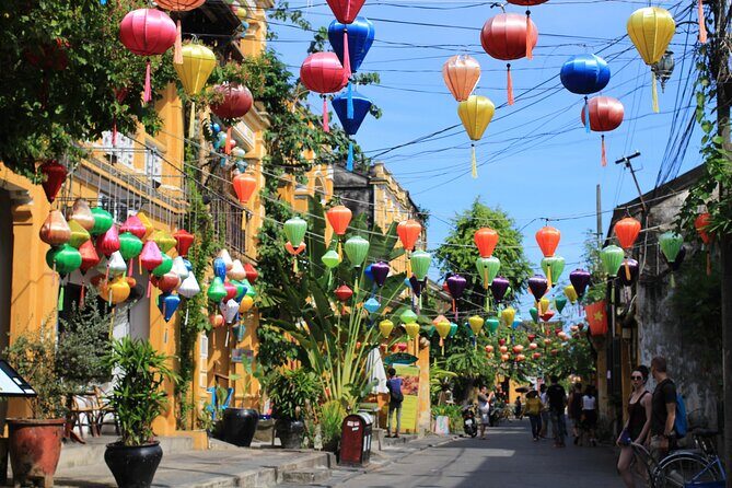 HoiAn Walking Tours Night market, Colourful Lanterns, Boat Ride - The lantern boat ride: the pretty pause in your evening