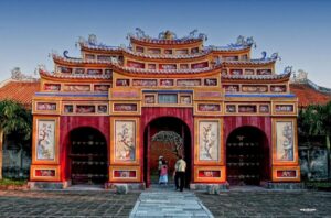 Hue City Tour with Dragon Boat from Hue or Danang or Hoi An - The road to Hue: Hai Van Pass and Lap An Lagoon stops