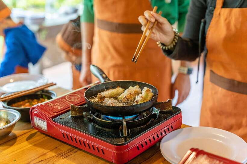 Mad Monkey Hoi An Cooking Class & Bamboo Boats - Key Things I’d Zoom In On