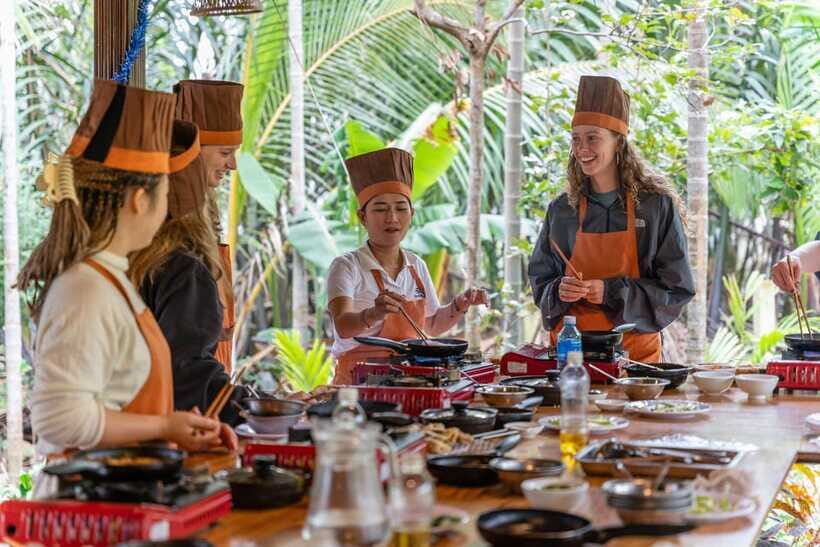 Mad Monkey Hoi An Cooking Class & Bamboo Boats - The Mad Monkey Social Stops: UNO Bar and Velvet Club