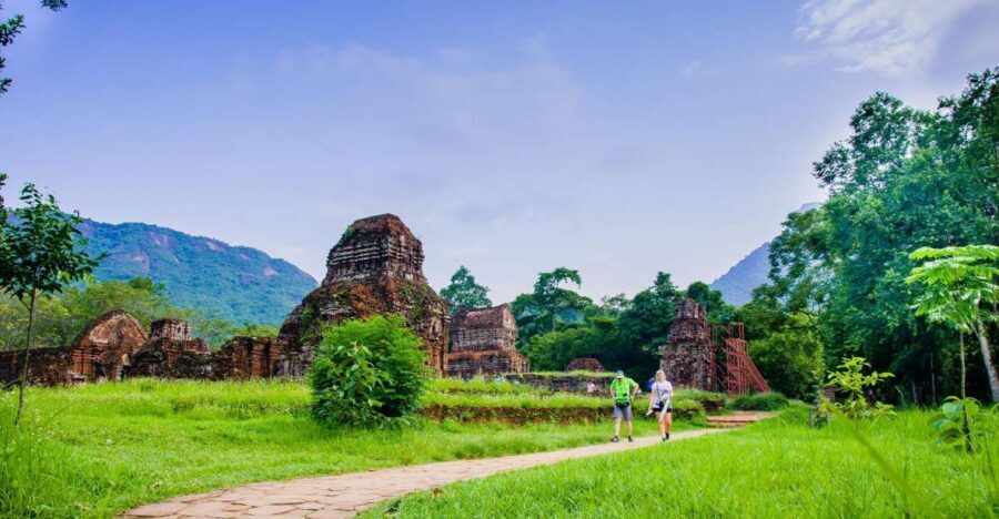 My Son HolyLand Sunset Trip & Cruise From Hoi An or Da nang - The Thu Bon River Cruise: Breeze, Sunset Timing, and Your Banh Mi