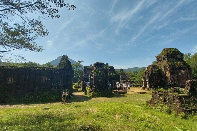My Son Sanctuary and Boat Trip Sunset private Tour - Leaving My Son at 5pm: The Shift from Temples to River
