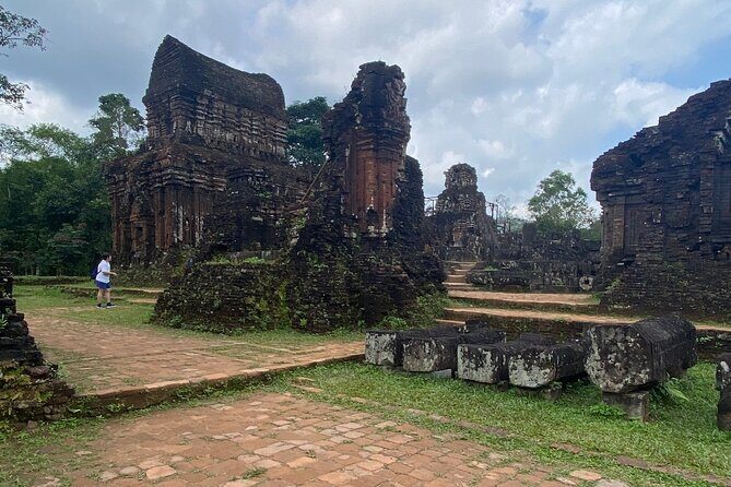 My Son Sanctuary Small-Group Trip From Hoi An - Group size, guides, and the service reality check