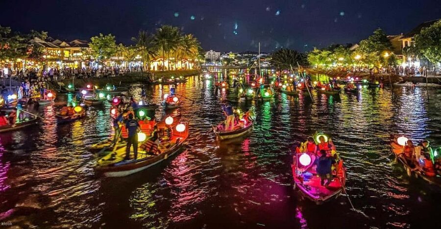 Night Boat Trip and Floating Lantern on Hoai River Hoi An - Meeting point in Hoi An Old Town: walking to the dock