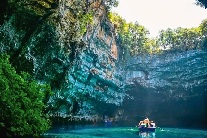 Phong Nha Cave tour from Hoian City - Paradise Cave at 10:15: scale, dryness, and why it’s famous