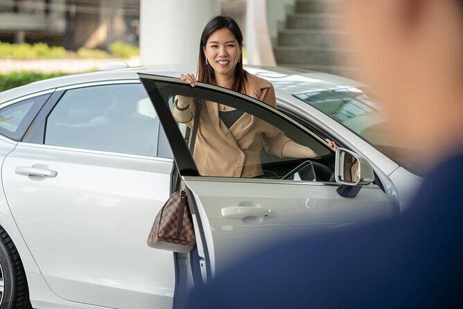 Private Departure Transfer: From Hotel in Hoian to Danang International Airport - The ride itself: what 30 minutes of A/C comfort usually means