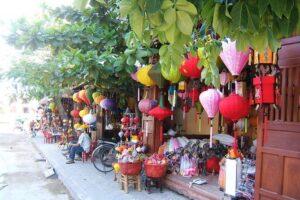 Private Half-Day Tour of Hoi An Ancient Town - Entering Hoi An Ancient Town: Streets, Markets, and Cultural Clues