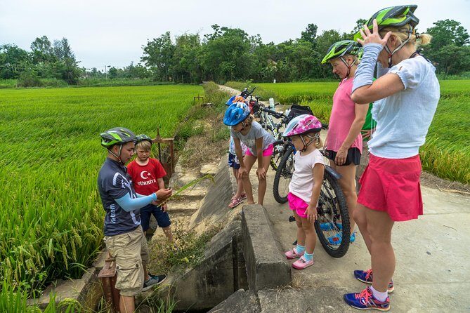 Private Hoi An Bike and Kayak Guided Tour with Lunch - Kayaking the Thu Bon Delta: Fishing Hamlets from Water Level