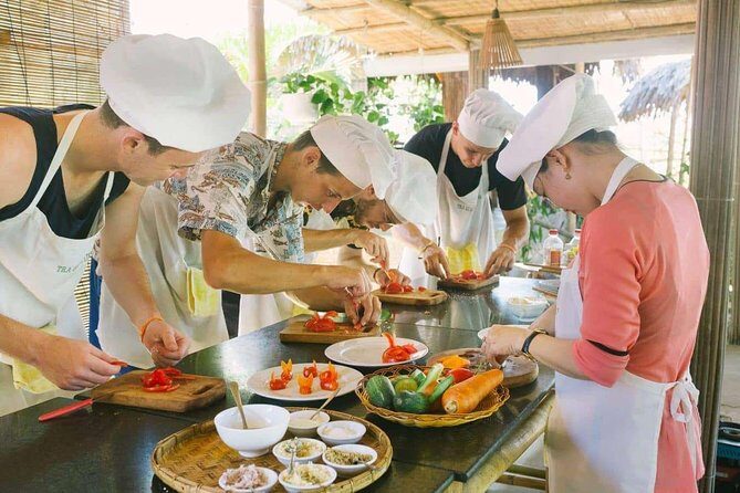 Private HoiAn Ancient Town Night Market Street food tour by Night - Practical tips for your 3-hour evening (so you enjoy it more)