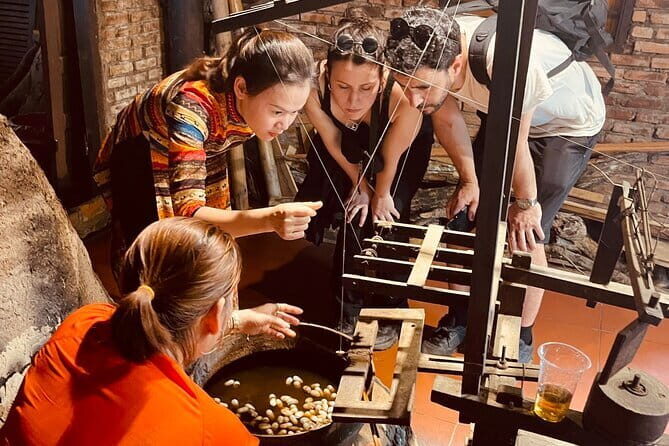 Private Traditional Silk Process in Hoi An Silk Village - The Tourist House Stop: Welcome Drink and Sericulture Basics
