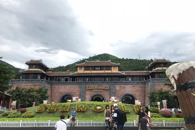 Shuttle Bus Hoi An to Golden Bridge Ba Na hill - The real value: $5.50 for air-con transport to Ba Na Hills