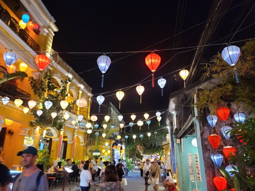 The lanterns of Hoi An & My Son - Lantern night from the river: the atmosphere hits at 18:00