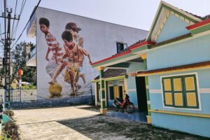 Visiting Tam Thanh mural village - Mother Thu monument - Stop 1: Vietnam’s Heroic Mother statue and the story it carries